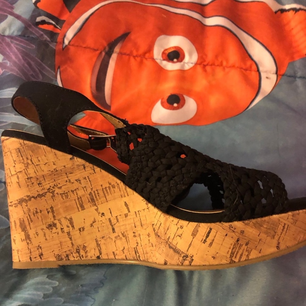 Shoes - Picture 6 of 7